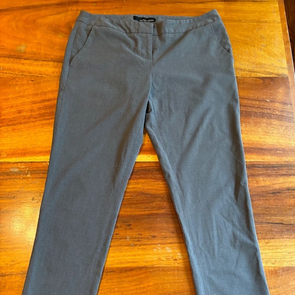 Amanda & Chelsea Gray Work Slacks w/ Tapered Leg - Size 8